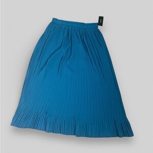 pleated silky teal skirt in sz Sm